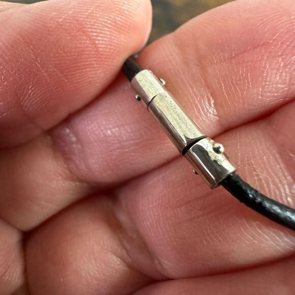 Gucci Female Gender Symbol Sterling Silver Pendant Leather Cord Necklace 16” - Picture 7 of 9